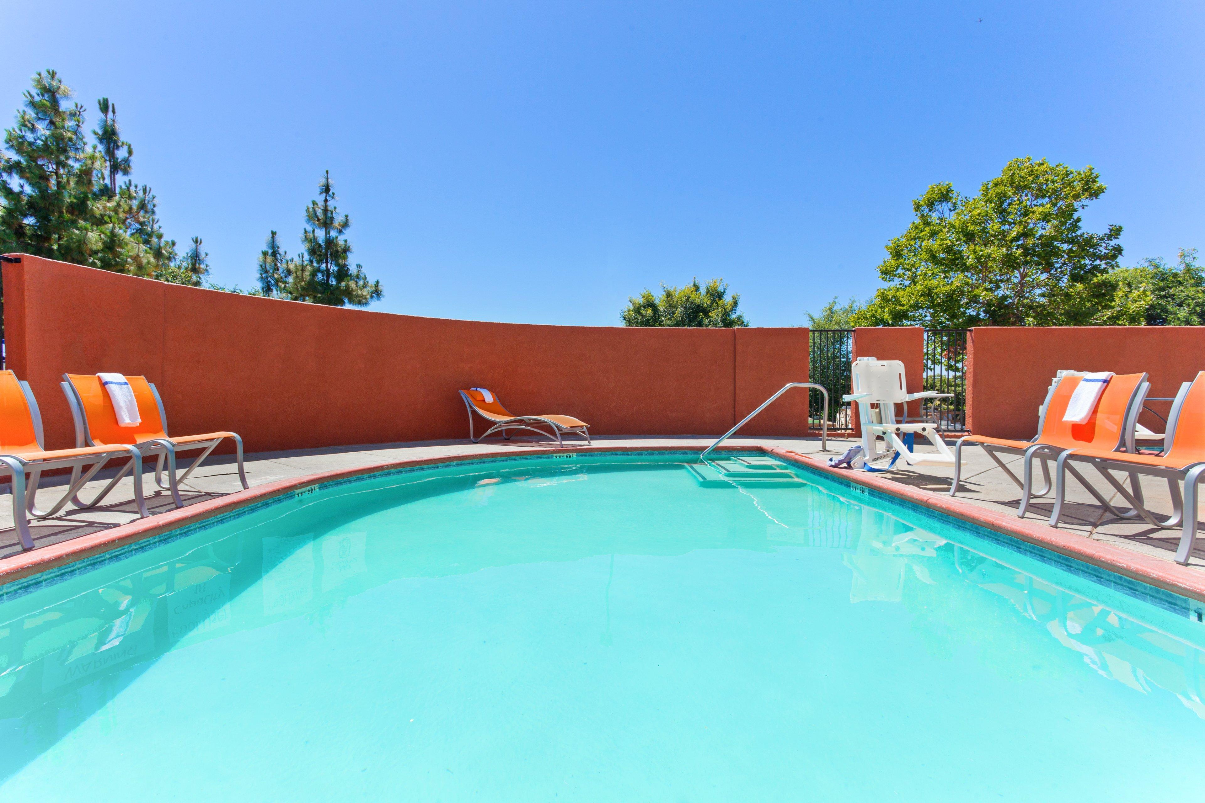Holiday Inn Express Elk Grove West I-5 By Ihg Exterior photo